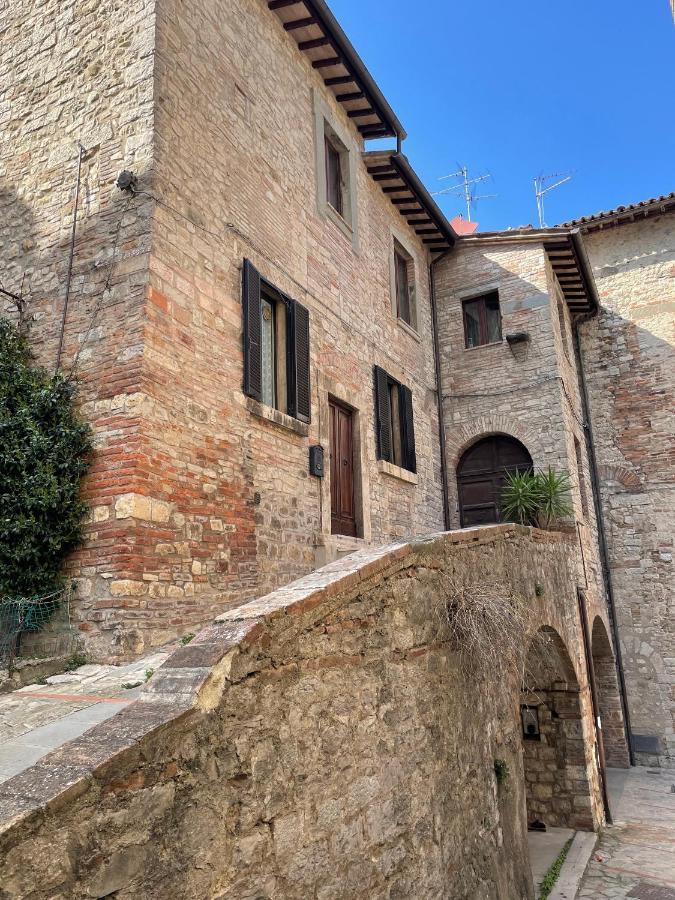 Numero 6 Todi Exterior foto